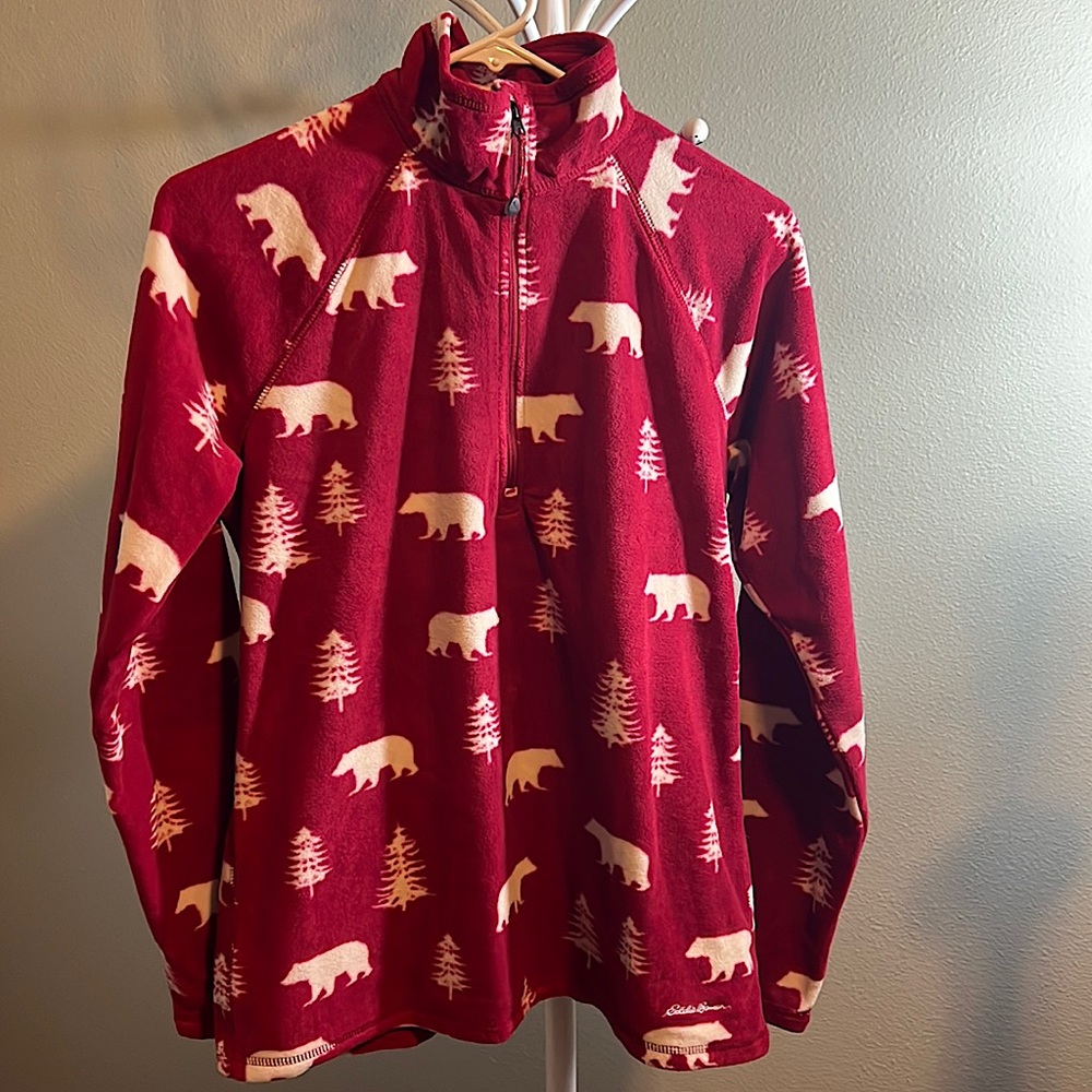 Women’s Eddie Bauer fleece with bears and trees. Preowned in great condition.